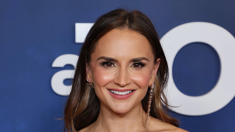 Rachael Leigh Cook smiling with teeth