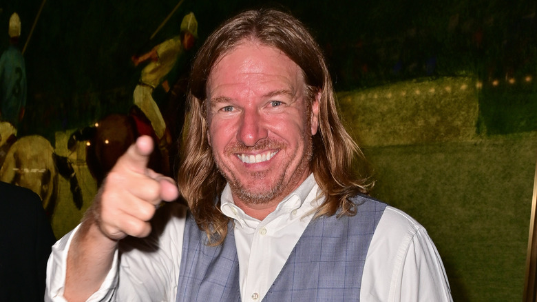 Chip Gaines smiling and pointing