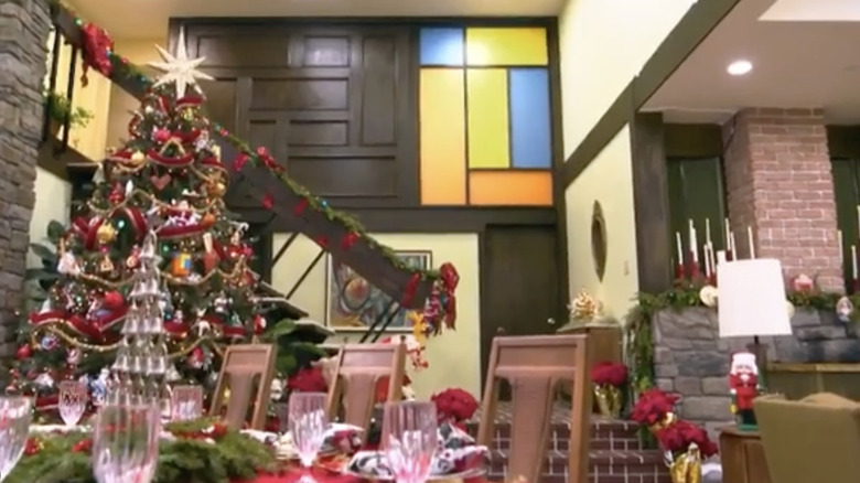 HGTV's A Brady Renovation, holiday edition