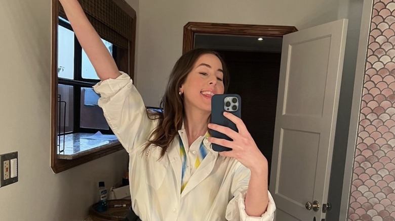 Alana Haim selfie