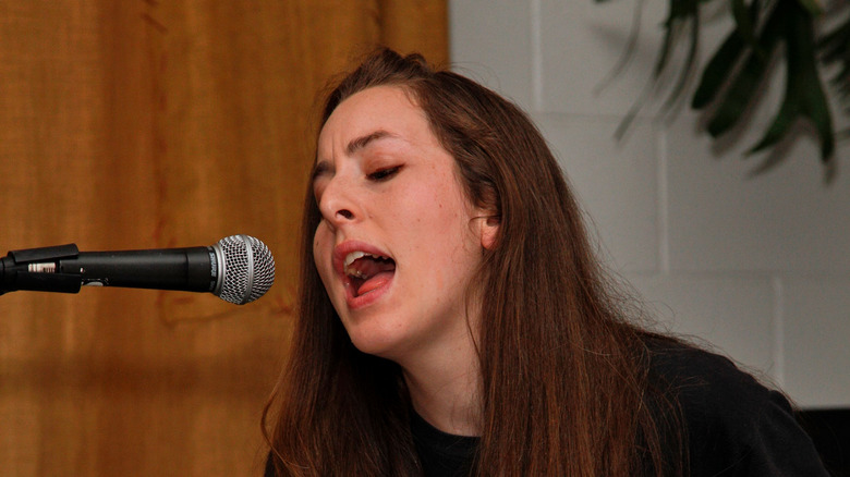 Young Alana Haim singing