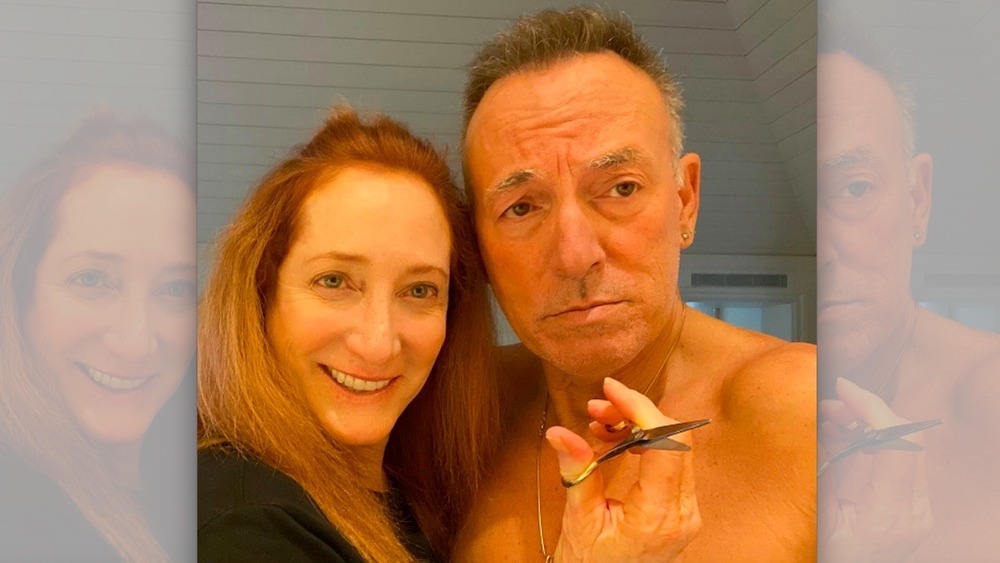 Patti Scialfa giving Bruce Springsteen a haircut 