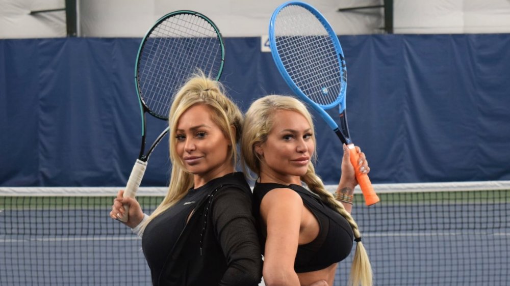 Darcey Silva and Stacey Silva holding tennis rackets