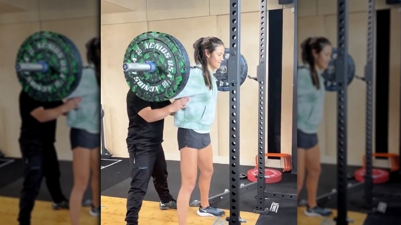 Emma Raducanu lifting weights