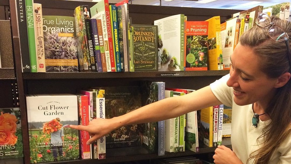 Erin Benzakein pointing at her book