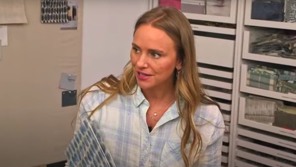 Tamara Day giving tips on Bargain Mansions