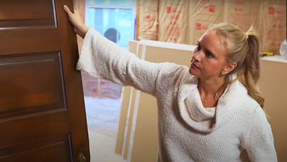 Tamara Day holding a door on Bargain Mansions