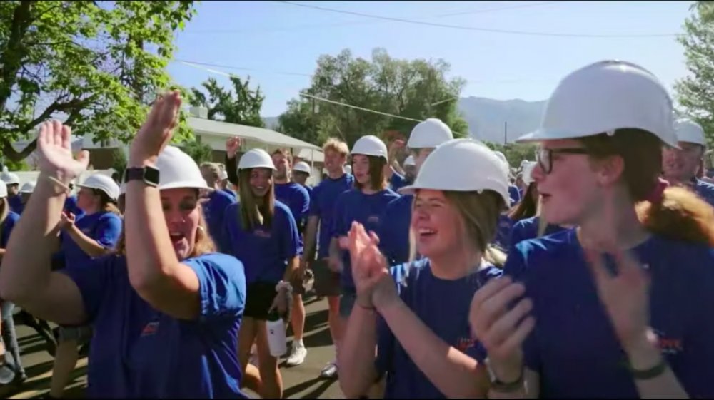 Extreme makeover volunteers