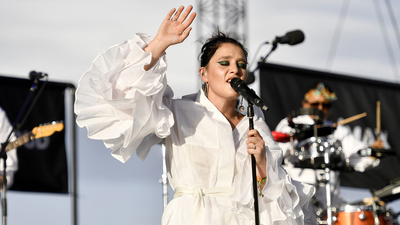 Jessie Ware singing at Coachella