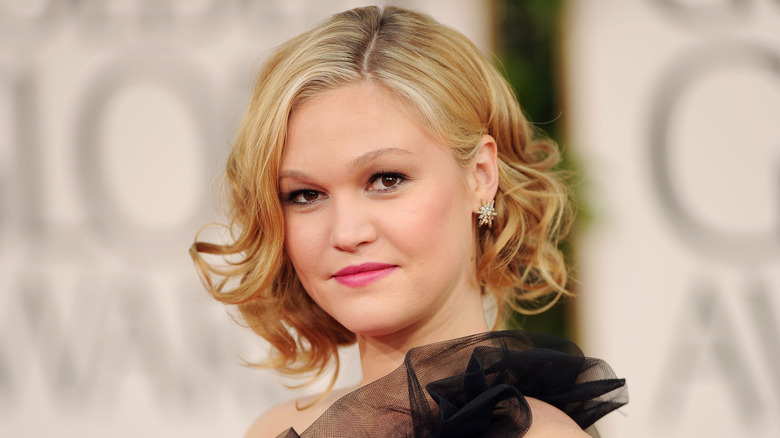 Julia Stiles staring black dress