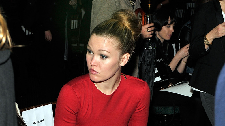 Julia Stiles red shirt