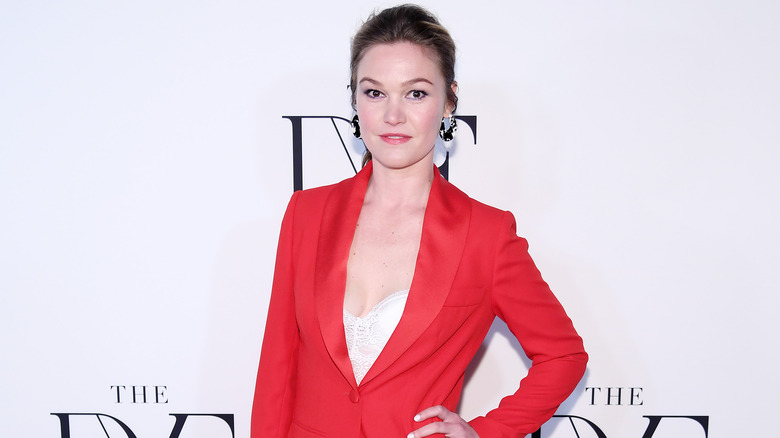 Julia Stiles poses on the red carpet