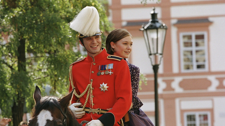 Julia Stiles luke mably riding horse