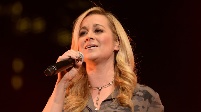 Kellie Pickler singing