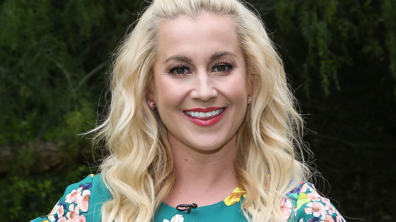 Kellie Pickler smiling