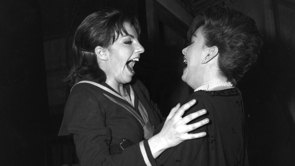 Liza Minnelli and Judy Garland embracing