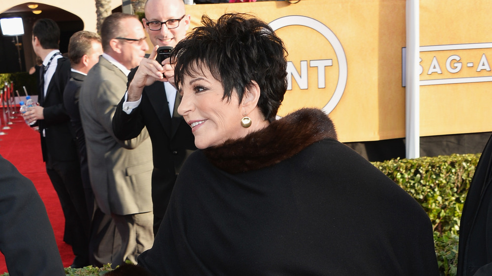 Liza Minnelli being photographed by fans