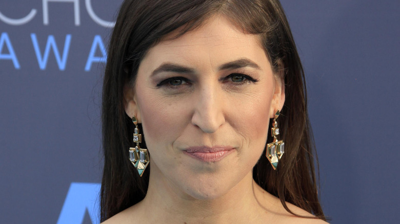 Mayim Bialik wearing dangly earrings