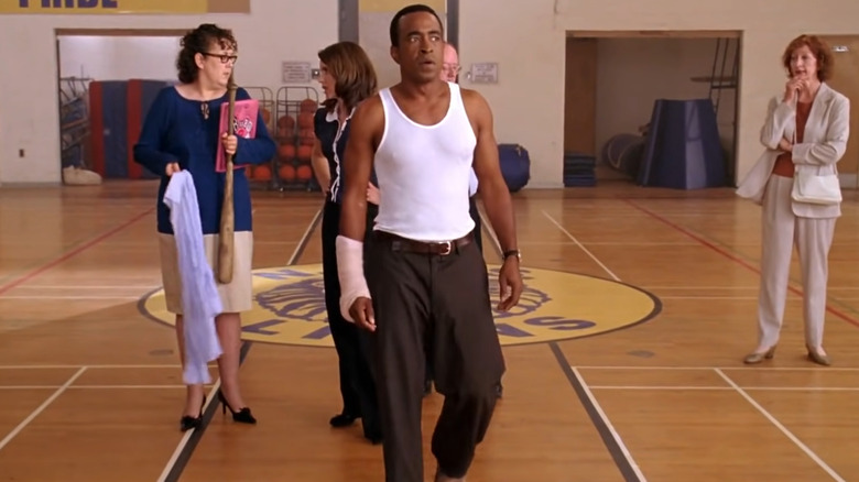 Tim Meadows and cast in gymnasium in Mean Girls