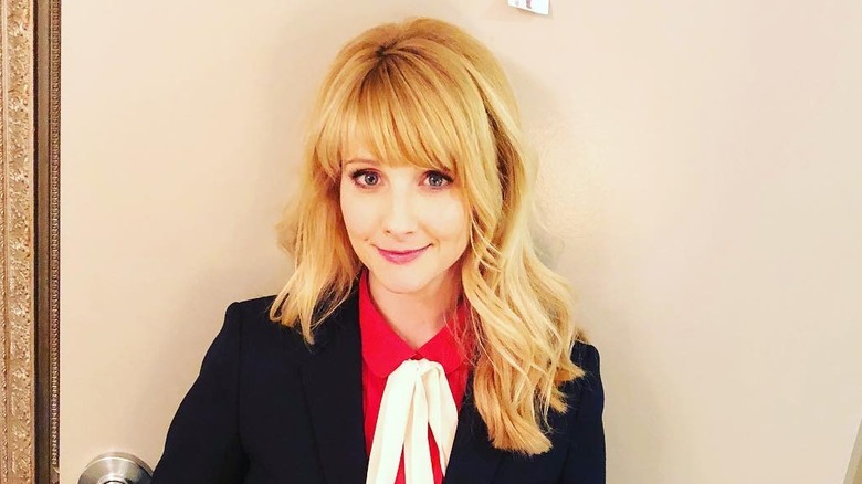 Melissa Rauch posing