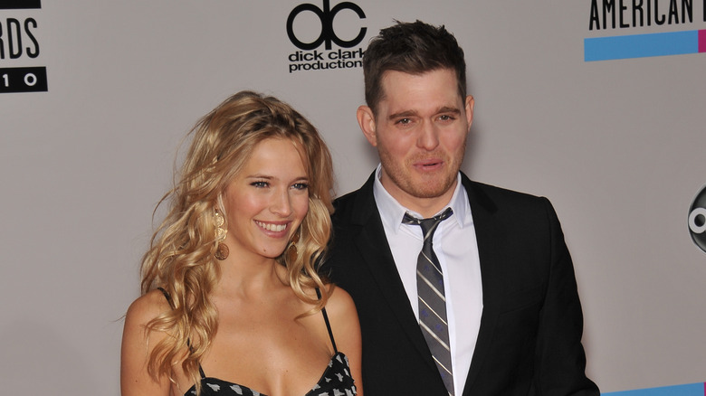 Luisana Lopilato and Michael Buble smiling