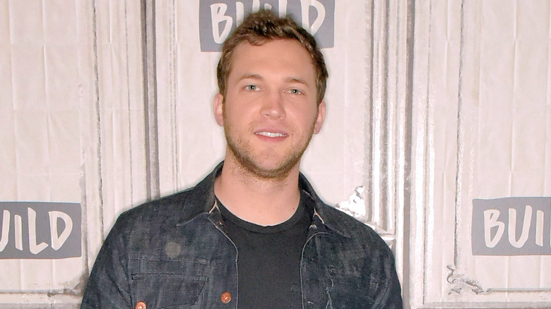 Phillip Phillips posing 