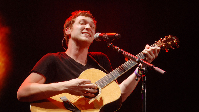 Phillip Phillips performing 