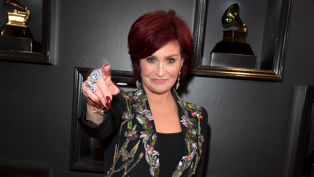 Sharon Osbourne pointing