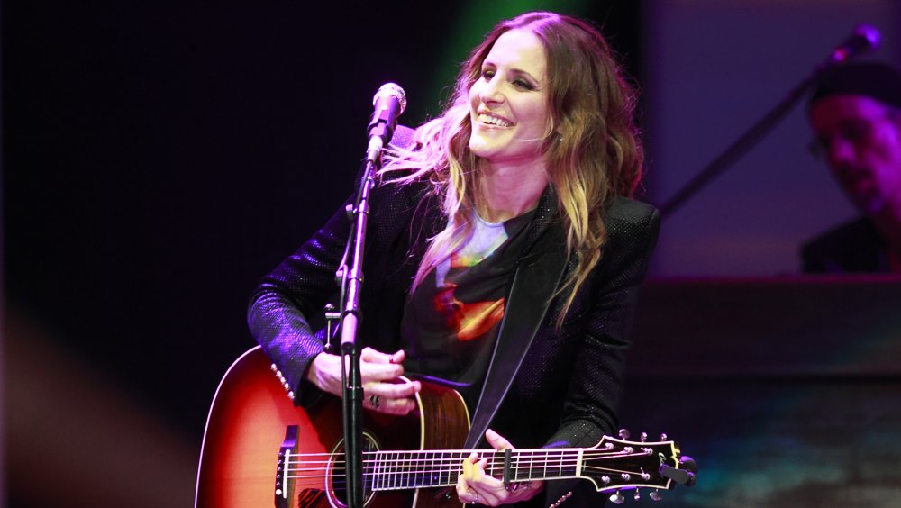 Emily Strayer of the Dixie Chicks performing in 2013