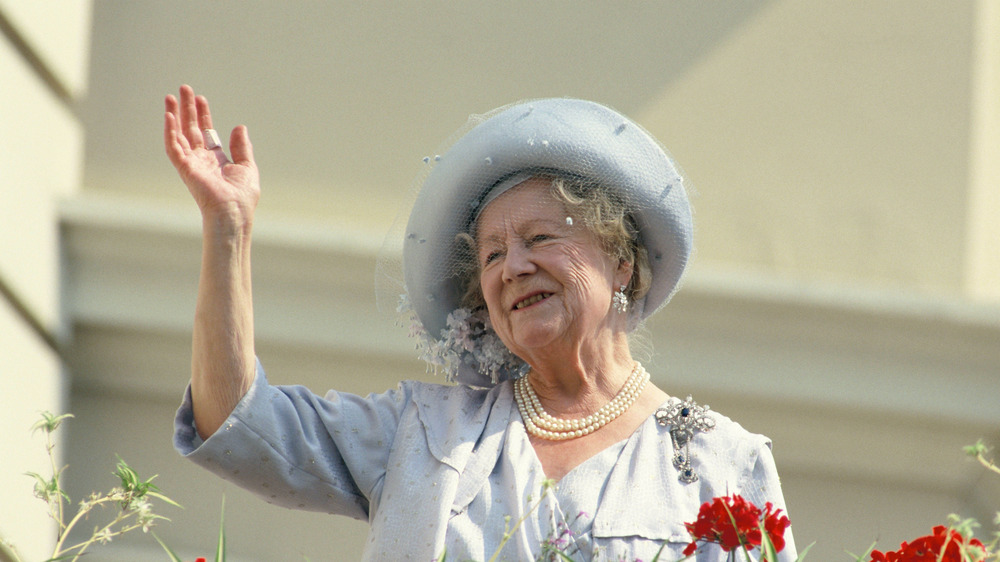 the Queen Mother waving