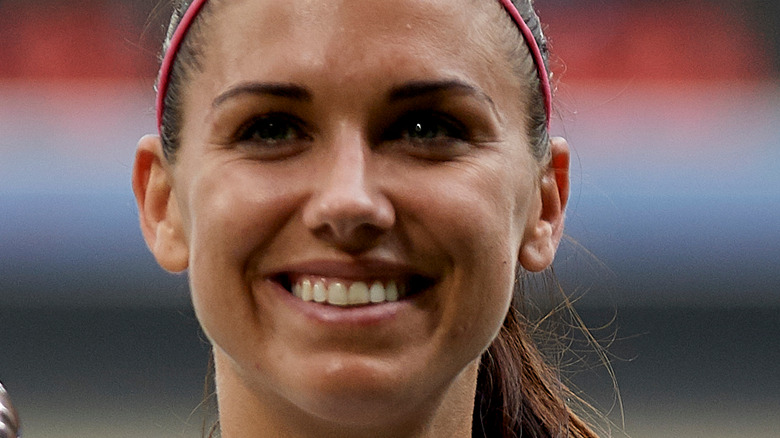 Alex Morgan playing soccer