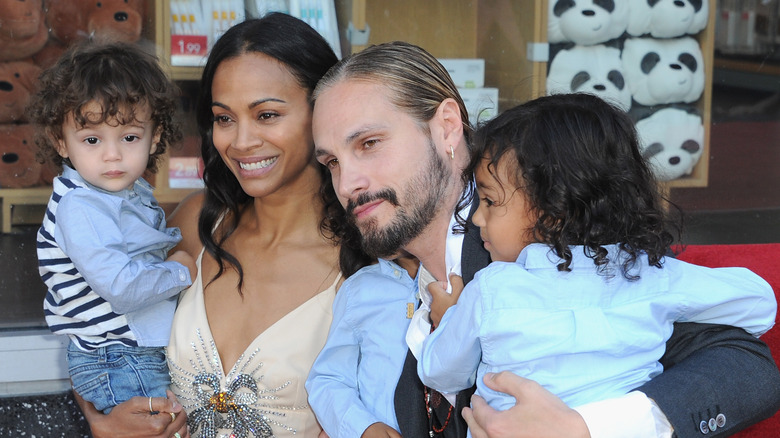 Zoe Saldana posing with her family