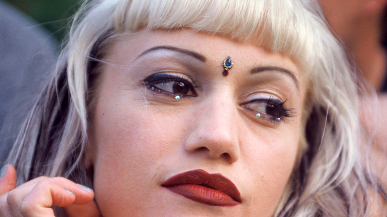 Gwen Stefani thin eyebrows