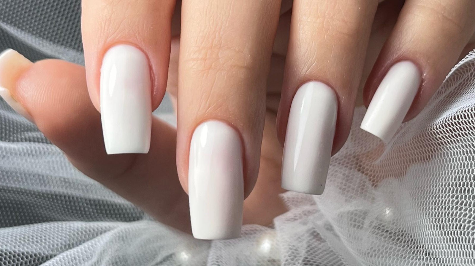 The Viral White Nail Theory Offers A Subtle Alternative To The Red Mani 