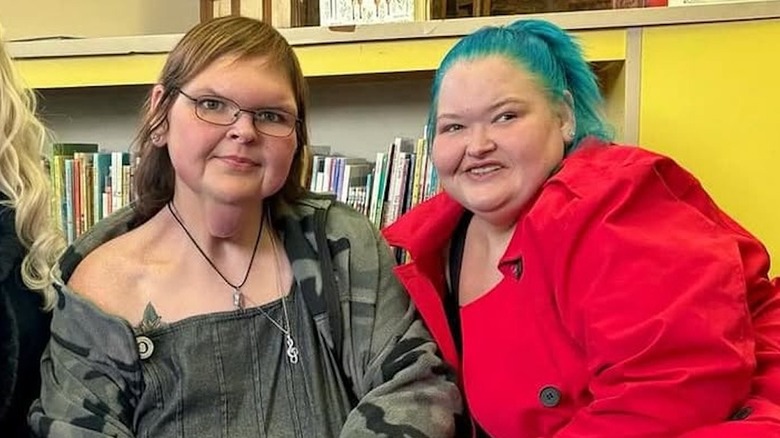 Amy Slaton and Tammy Slaton sitting together and smiling