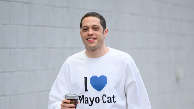 Pete Davidson wearing  a 'I Heart Mayo Cat' shirt in Brooklyn in November 2023 in New York City