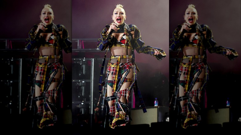 Gwen Stefani performing