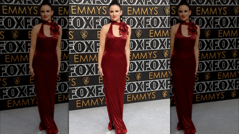 Juliette Lewis posing on the red carpet