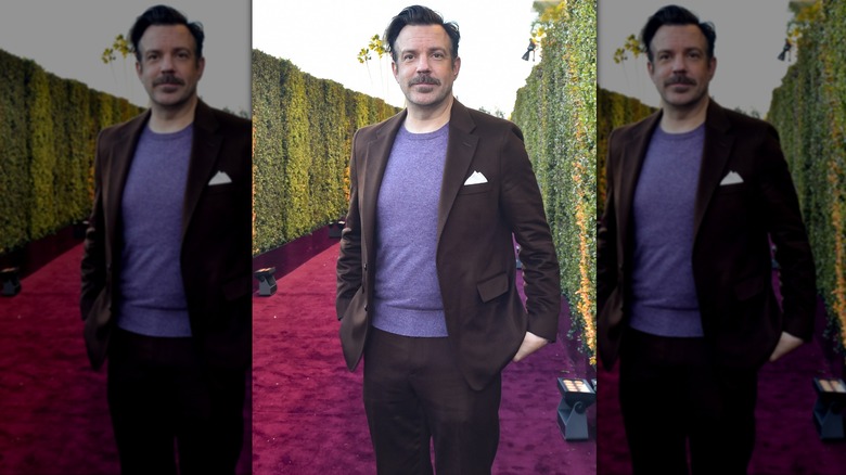 Jason Sudeikis on the red carpet