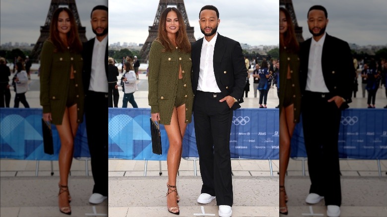 Chrissy Teigen, John Legend posing