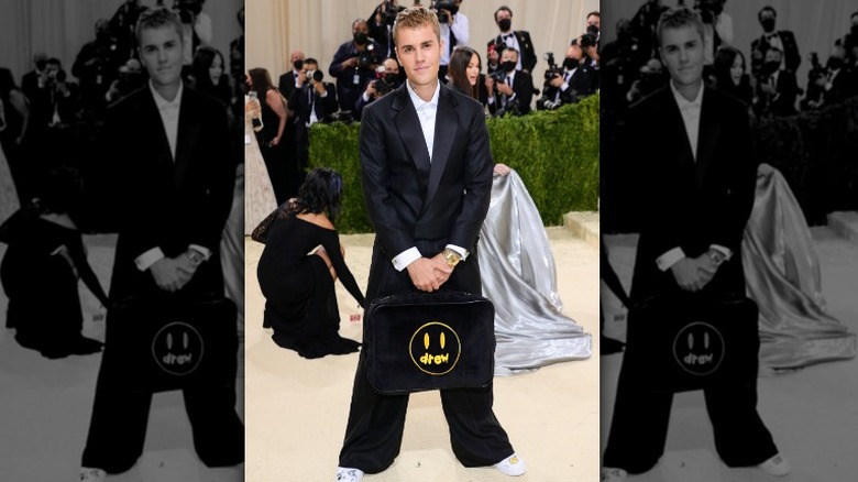 Justin Bieber baggy Met tux 