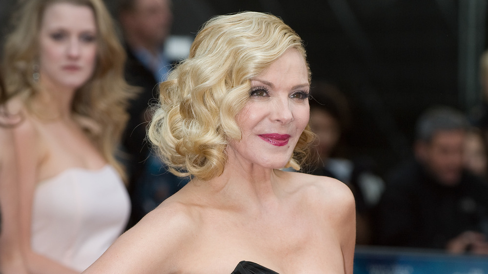 Kim Cattrall stands alone at SATC movie premiere