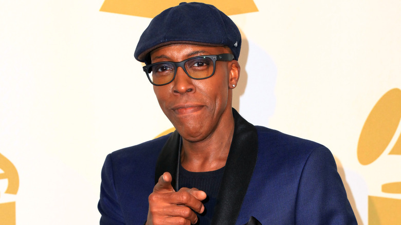 Arsenio Hall pointing