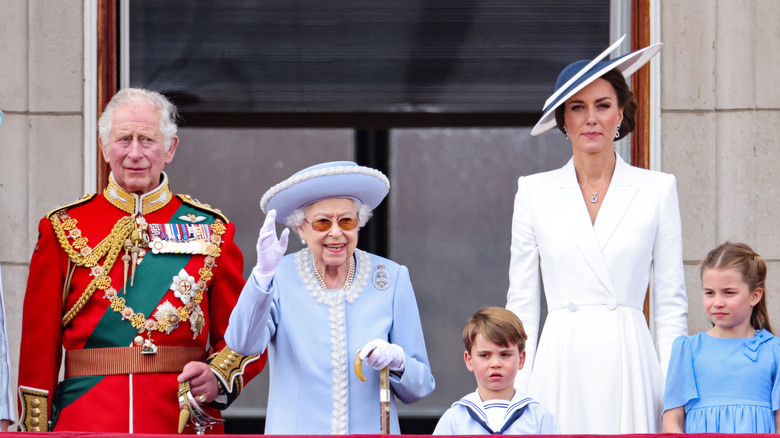 Prince Charles, Queen Elizabeth, Kate Middleton, Prince Louis & Princess Charlotte posing at Trooping the Colour