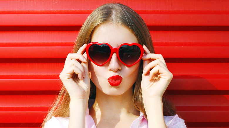 Woman with sunglasses