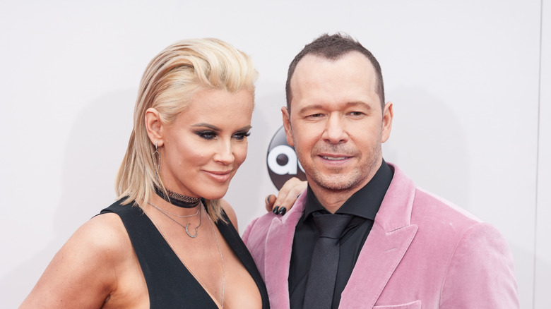 Donnie Wahlberg and Jenny McCarthy on a red carpet