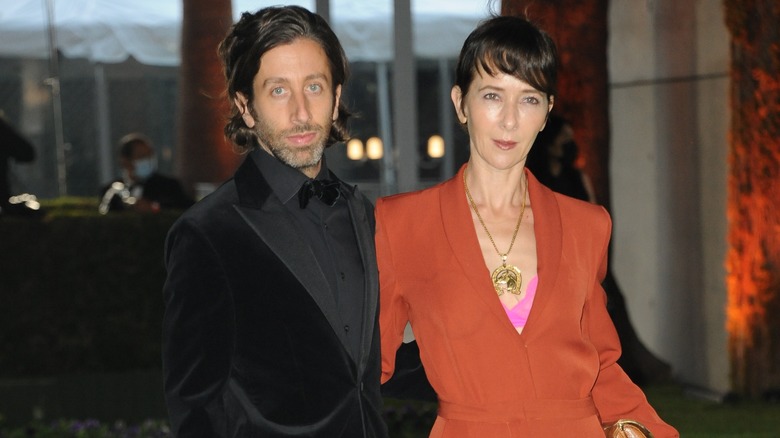 Simon Helberg poses with wife Jocelyn Towne