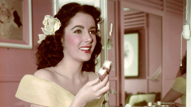 Elizabeth Taylor eating cake