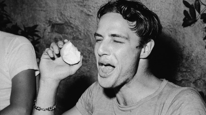 Marlon Brandon eating an apple