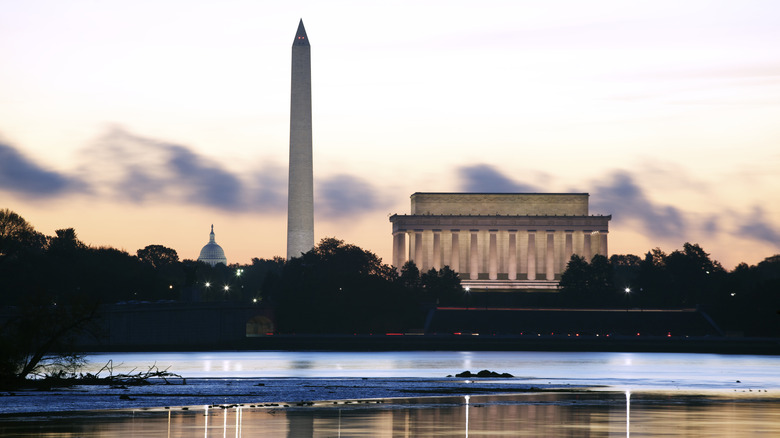 monuments in washington dc